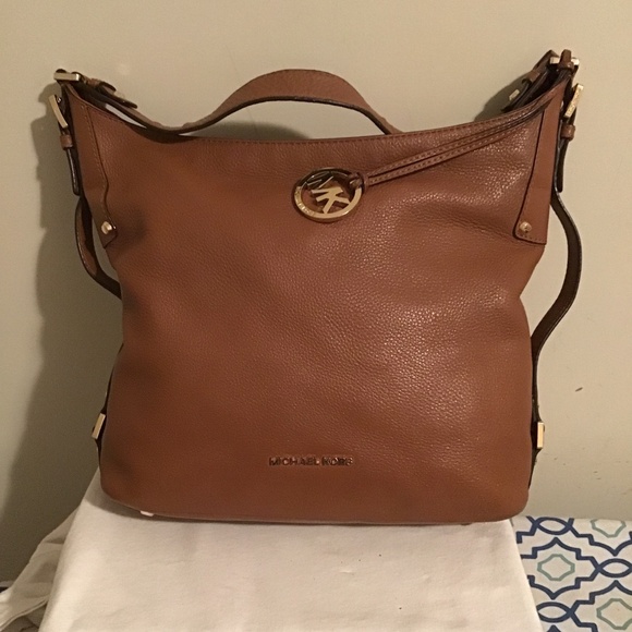😻Michael Kors, soft leather shoulder bag, gorgeous peanut butter color, see pic - Picture 1 of 11